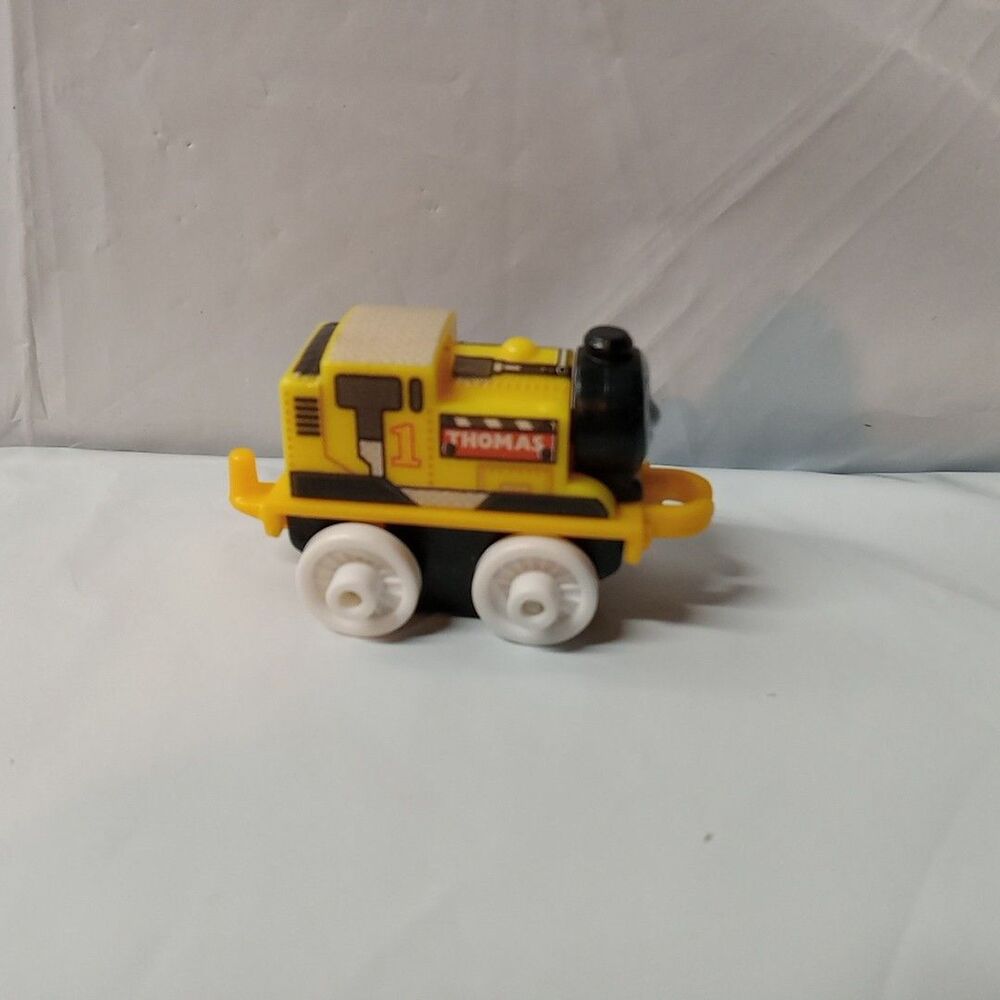 Thomas & Friends MINIS - Construction Thomas the Tank Engine - 2014 Mattel Train - Picture 5 of 6